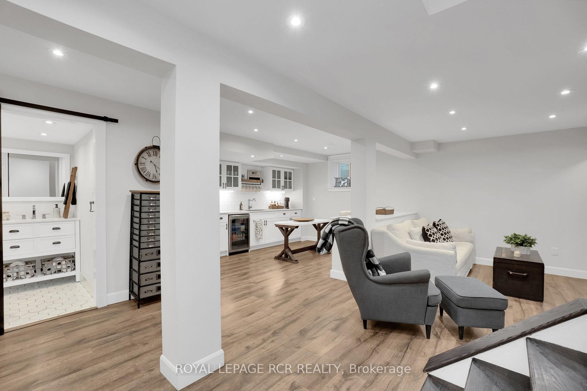 









8


Mcelroy

Court,
Caledon,




ON
L7C 3X2

