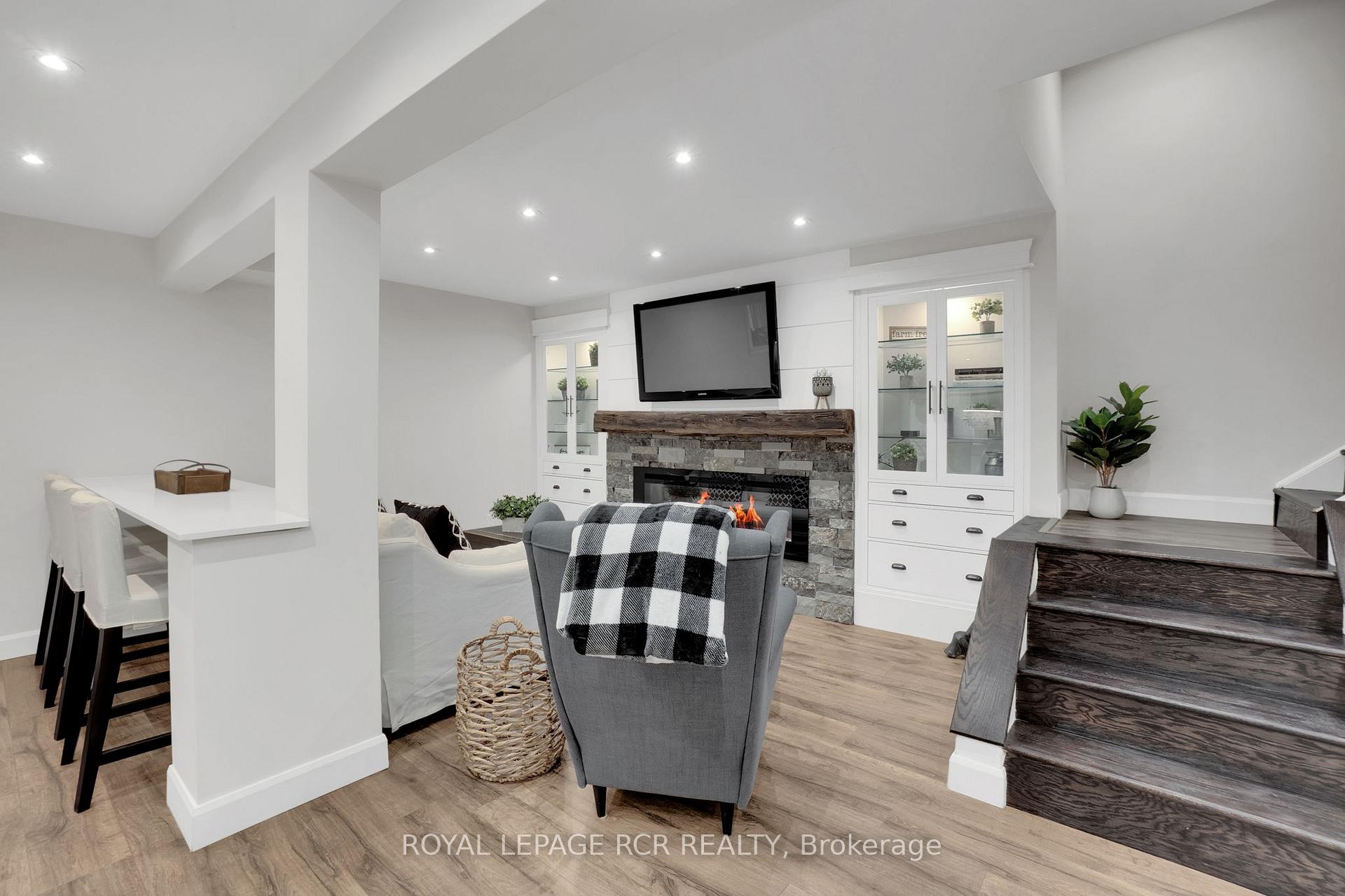 









8


Mcelroy

Court,
Caledon,




ON
L7C 3X2

