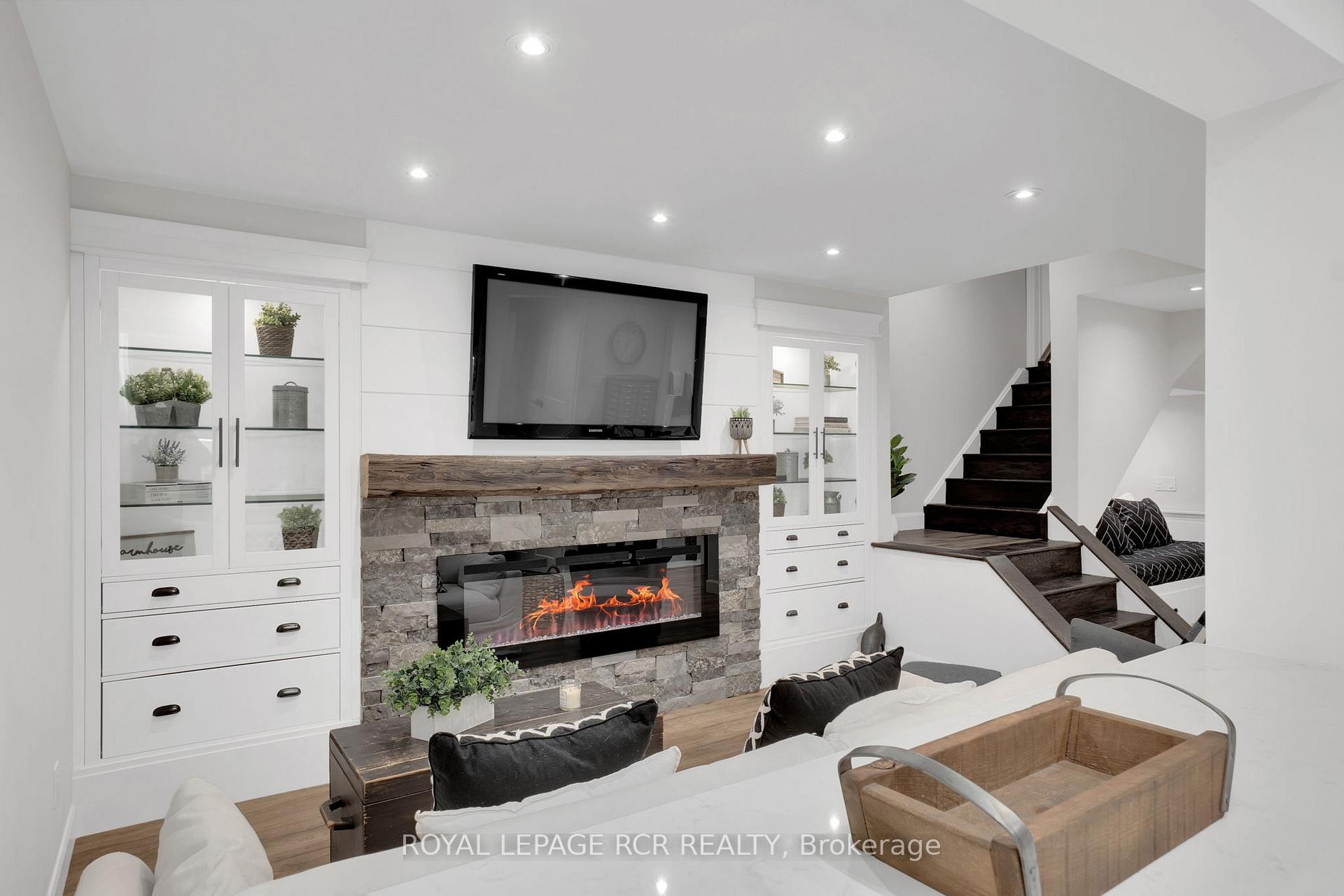 









8


Mcelroy

Court,
Caledon,




ON
L7C 3X2

