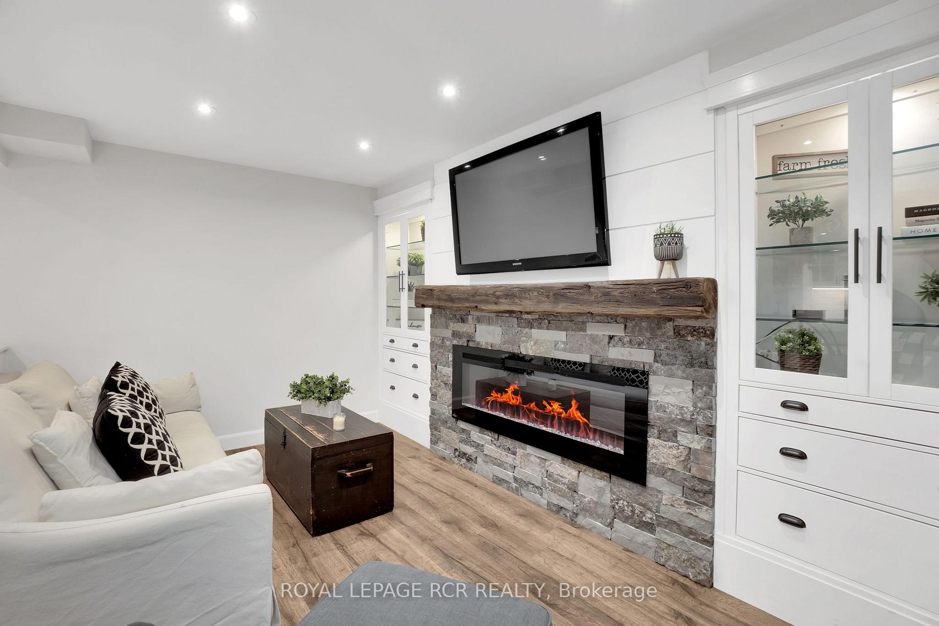 









8


Mcelroy

Court,
Caledon,




ON
L7C 3X2

