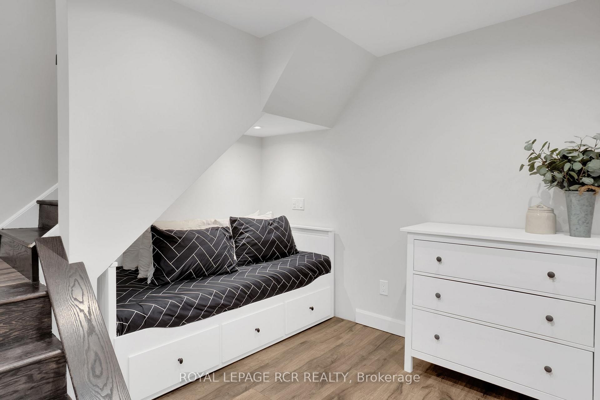 









8


Mcelroy

Court,
Caledon,




ON
L7C 3X2

