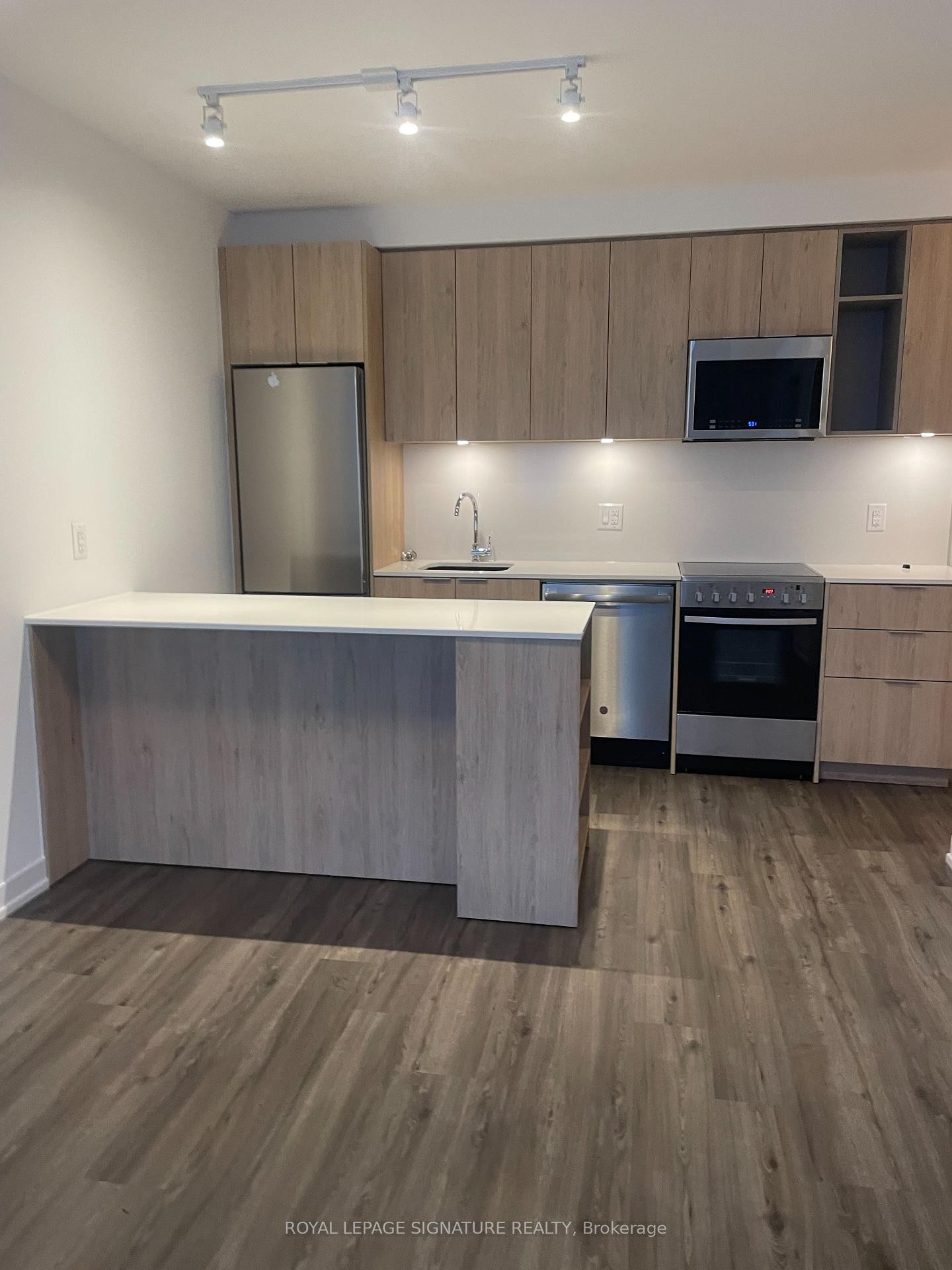 









25


Nicholas

Avenue, 2706,
Toronto,




ON
M5A 0M9

