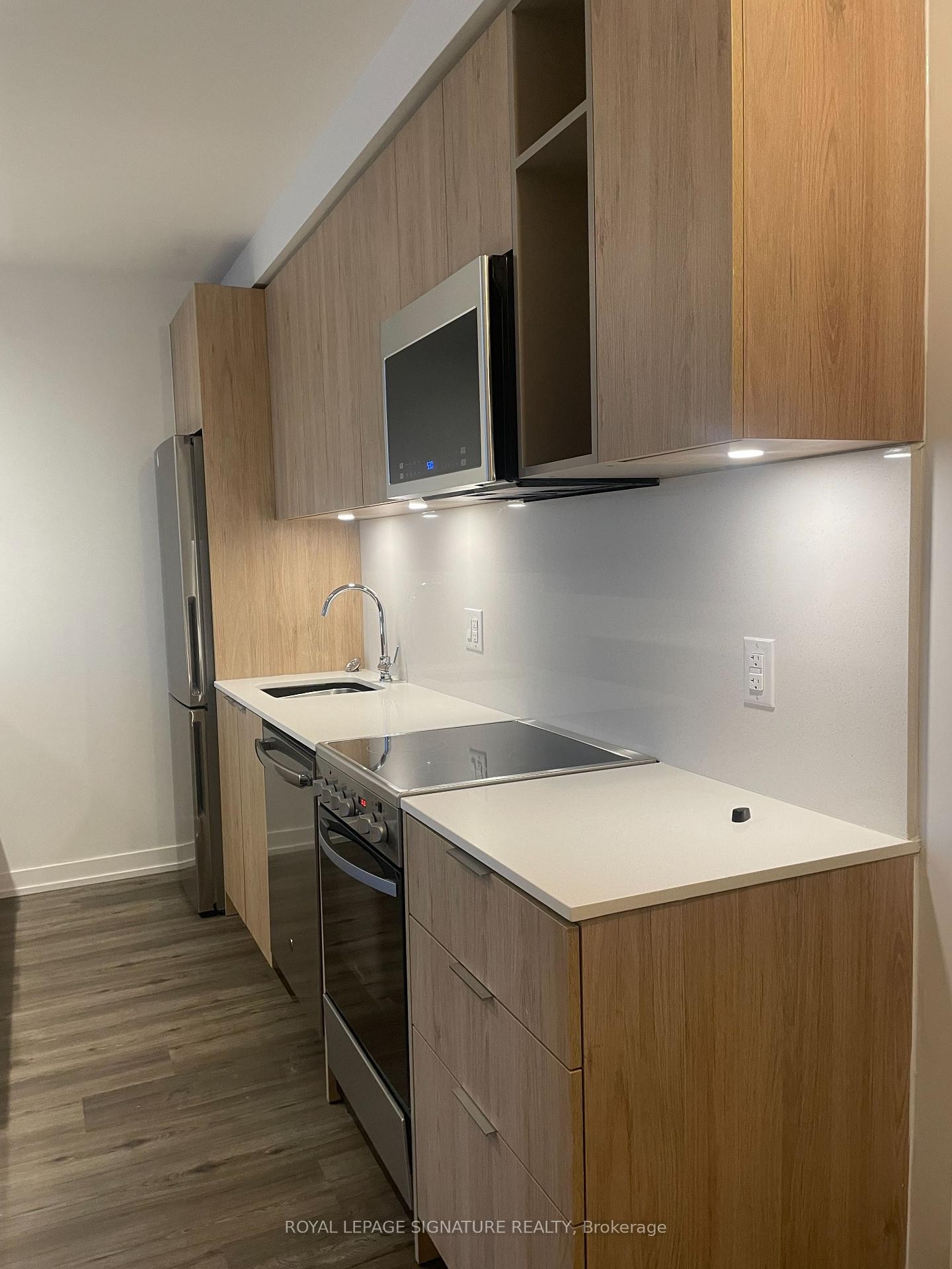 









25


Nicholas

Avenue, 2706,
Toronto,




ON
M5A 0M9

