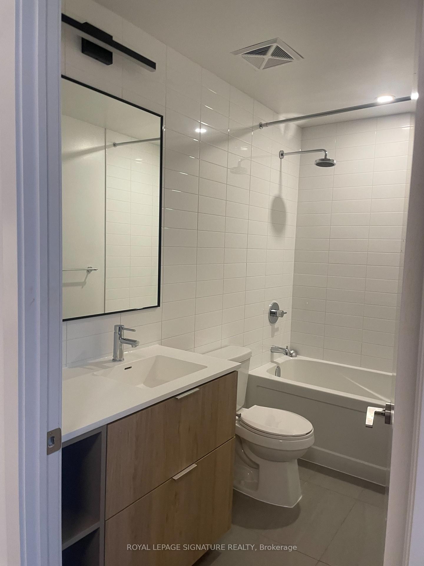 









25


Nicholas

Avenue, 2706,
Toronto,




ON
M5A 0M9

