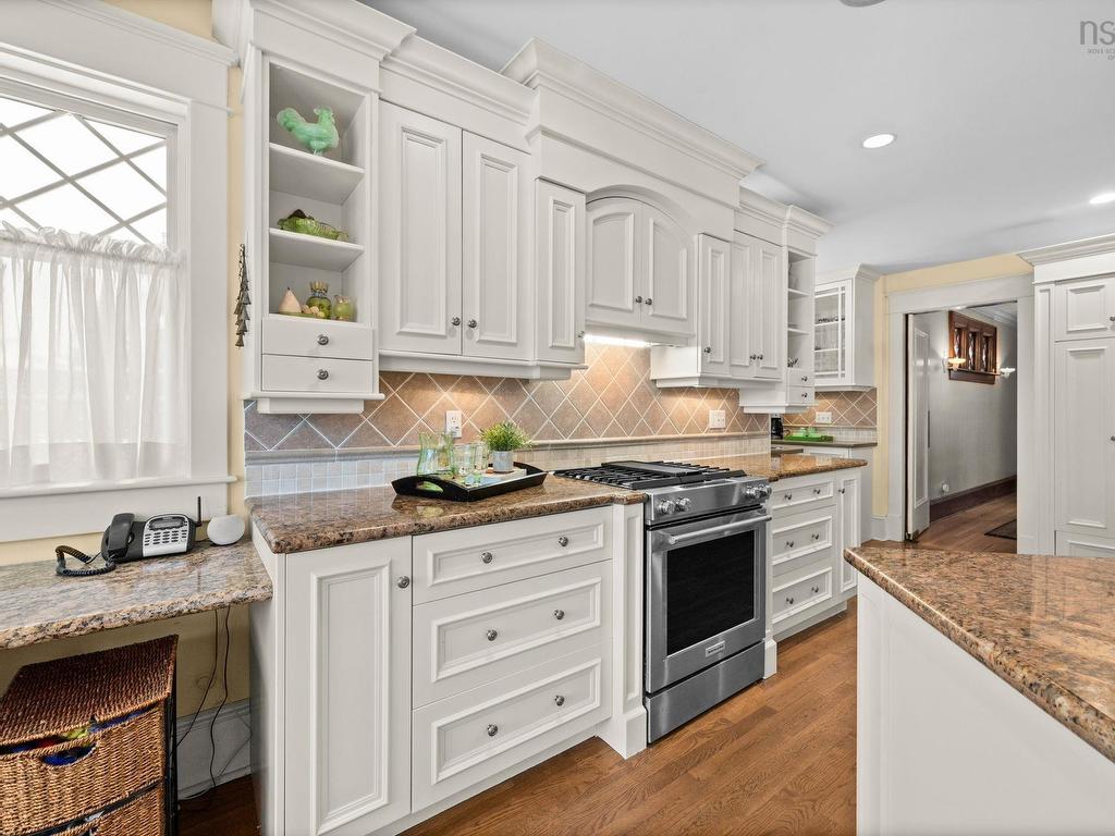 












1950 Connaught Avenue

,
Halifax,




NS
B3H 4E1

