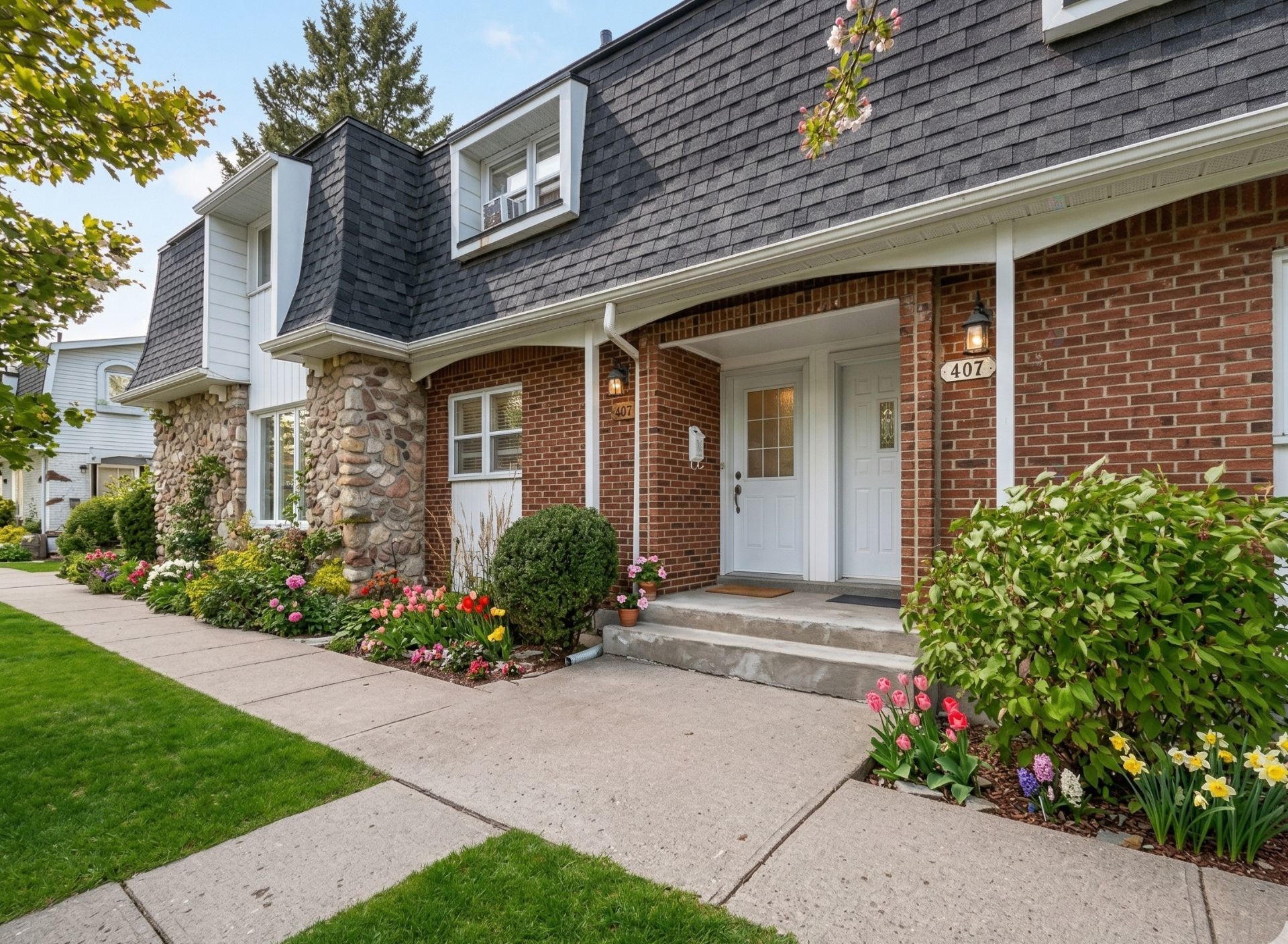 









409


Rue Bruce

,
Kirkland,




QC
H9H3L6

