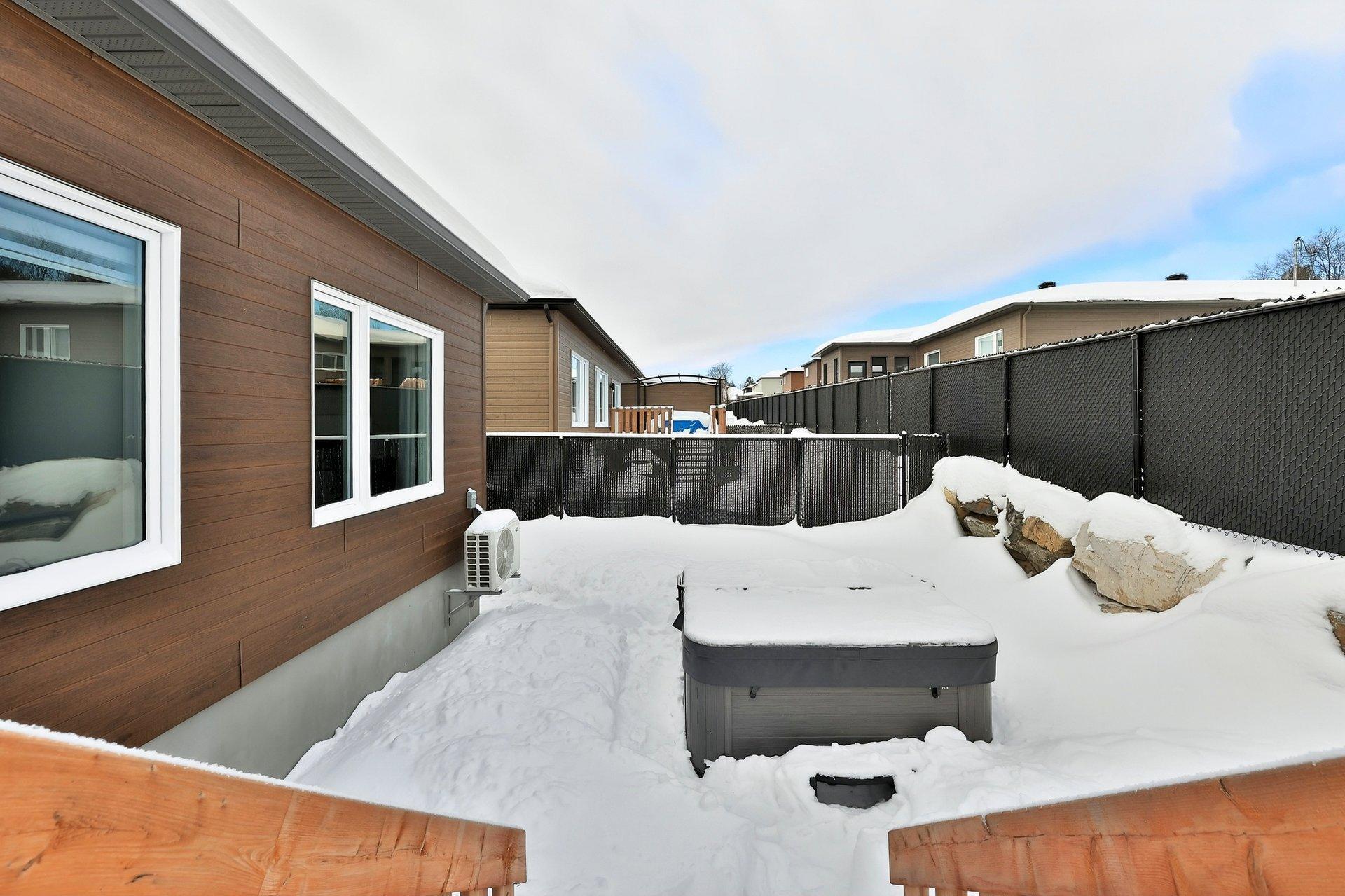 









3875


Rue Léon-Landry

,
Sainte-Julienne,




QC
J0K2T0

