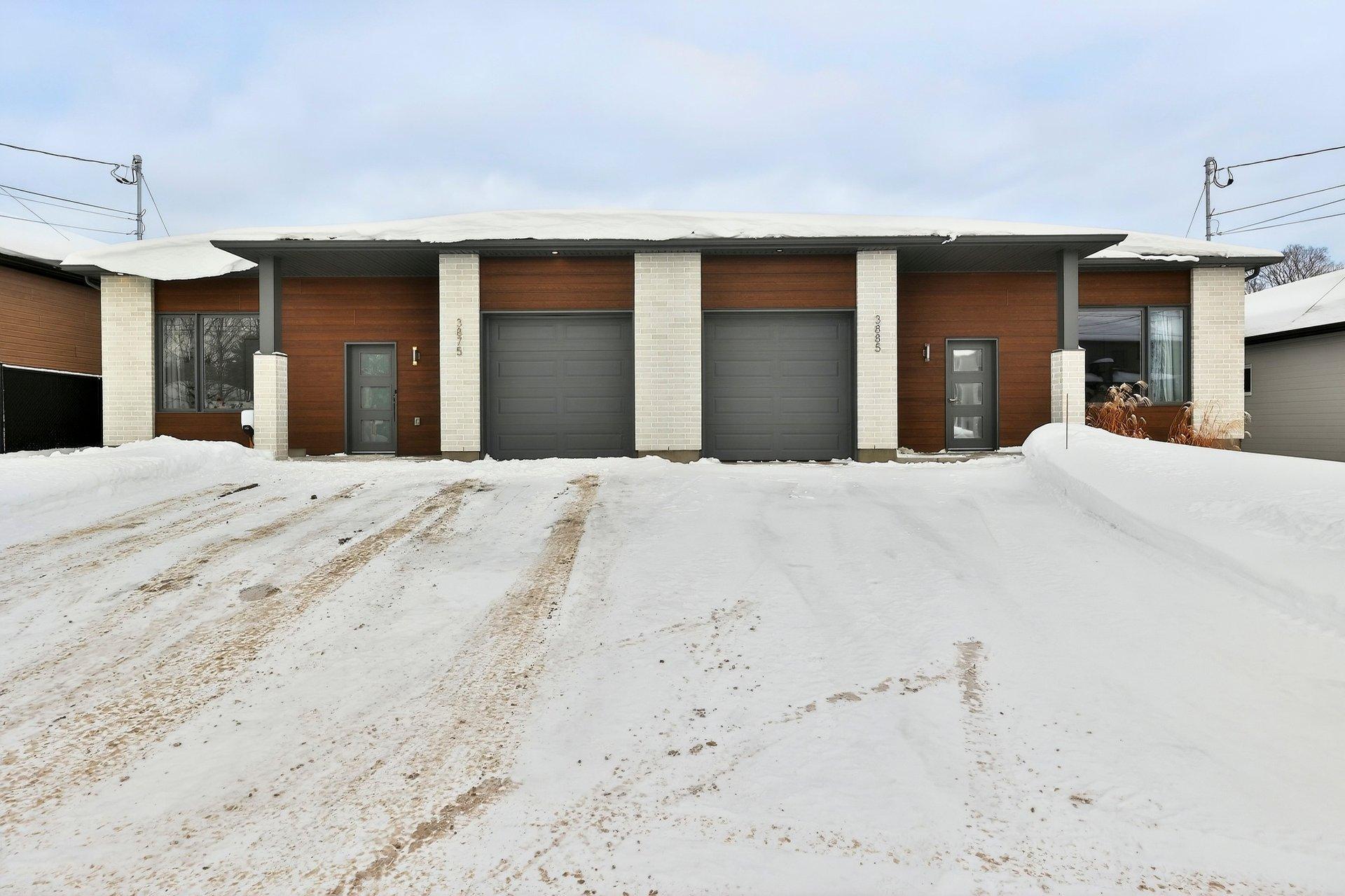 









3875


Rue Léon-Landry

,
Sainte-Julienne,




QC
J0K2T0

