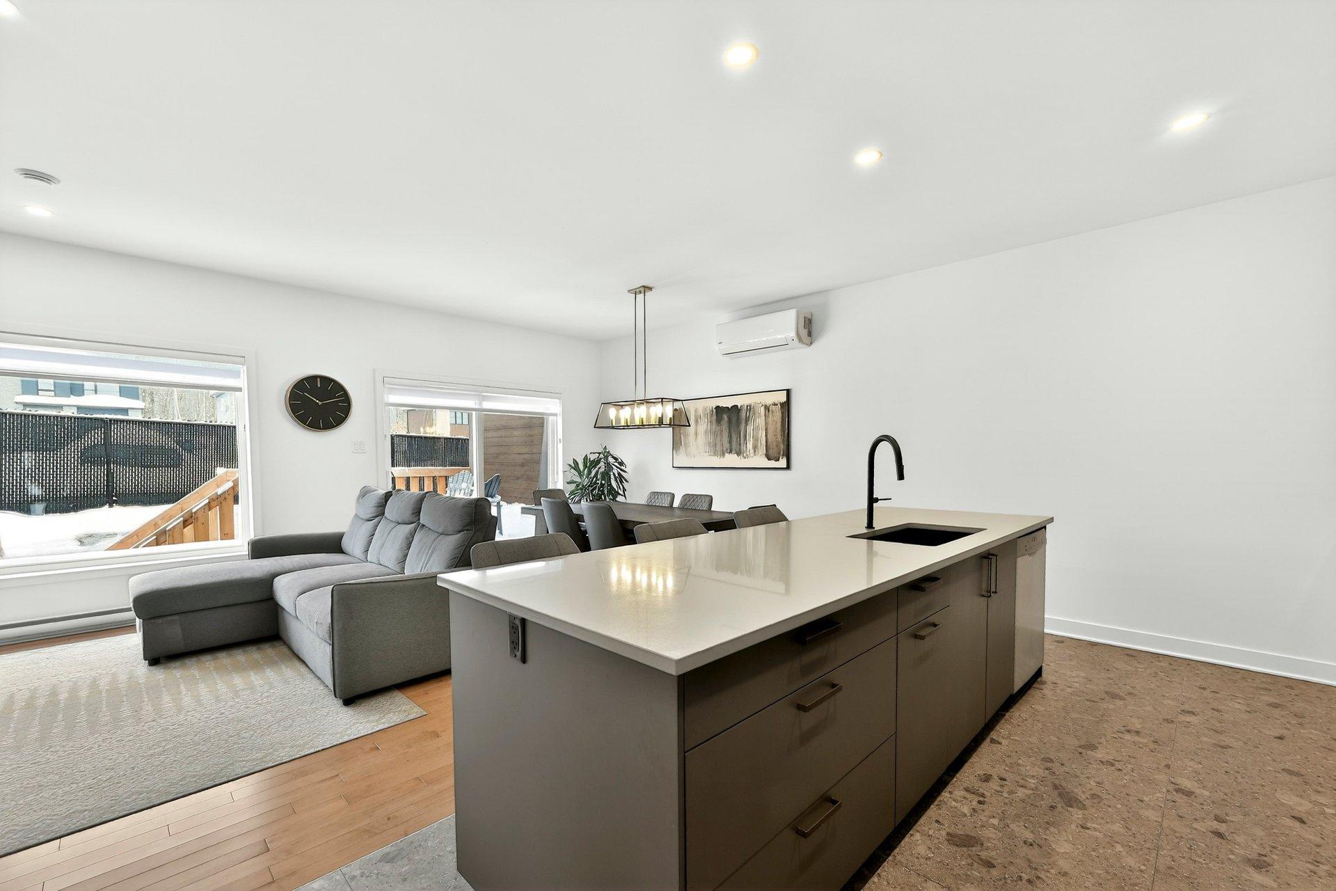 









3875


Rue Léon-Landry

,
Sainte-Julienne,




QC
J0K2T0

