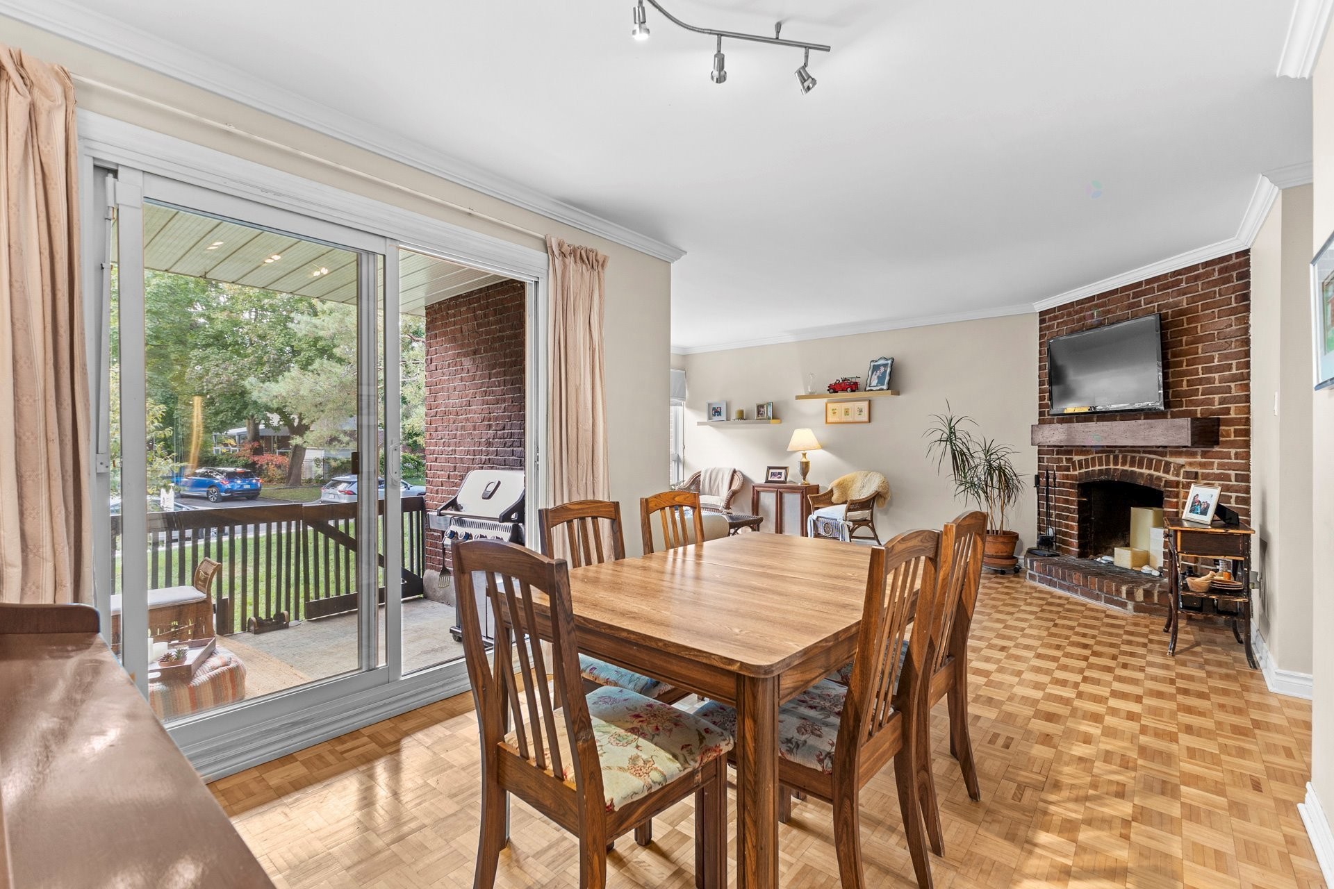 









11


Boul. Kirkland

, 110,
Kirkland,




QC
H9J1N2

