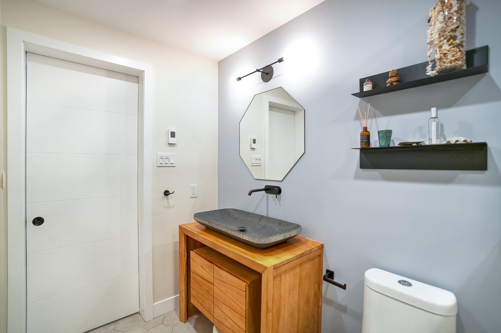 









552


Rue de la Congrégation

,
Montréal (Le Sud-Ouest),




QC
H3K2H9

