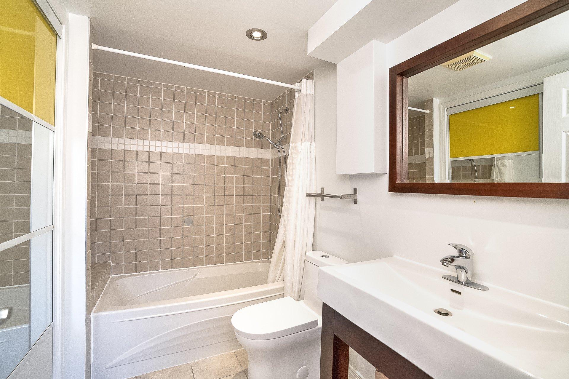 









552


Rue de la Congrégation

,
Montréal (Le Sud-Ouest),




QC
H3K2H9

