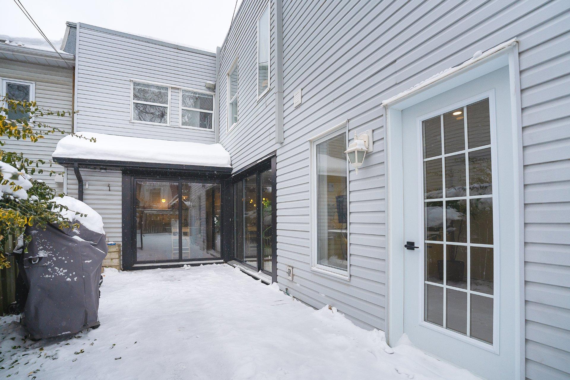 









552


Rue de la Congrégation

,
Montréal (Le Sud-Ouest),




QC
H3K2H9

