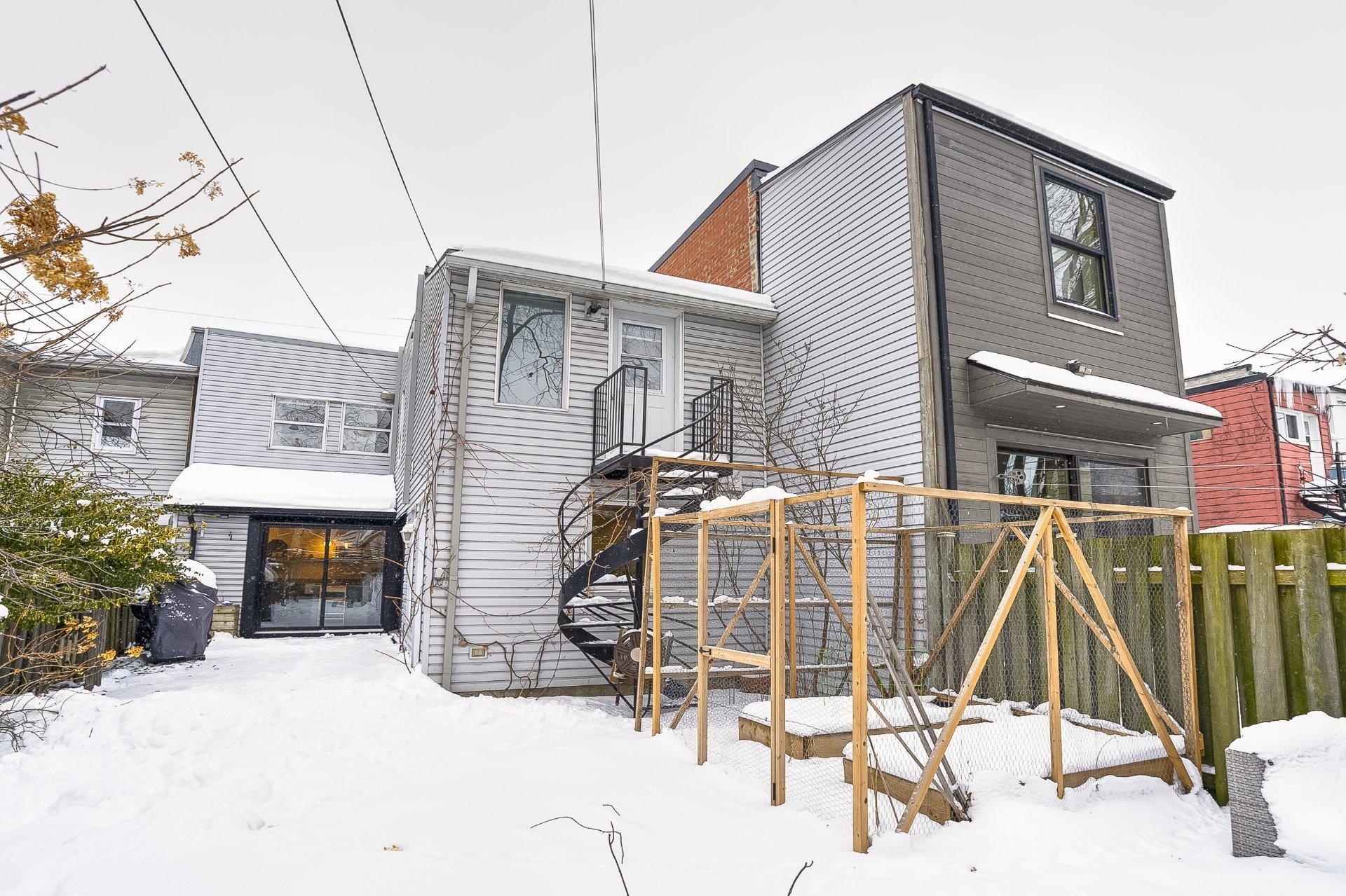 









552


Rue de la Congrégation

,
Montréal (Le Sud-Ouest),




QC
H3K2H9

