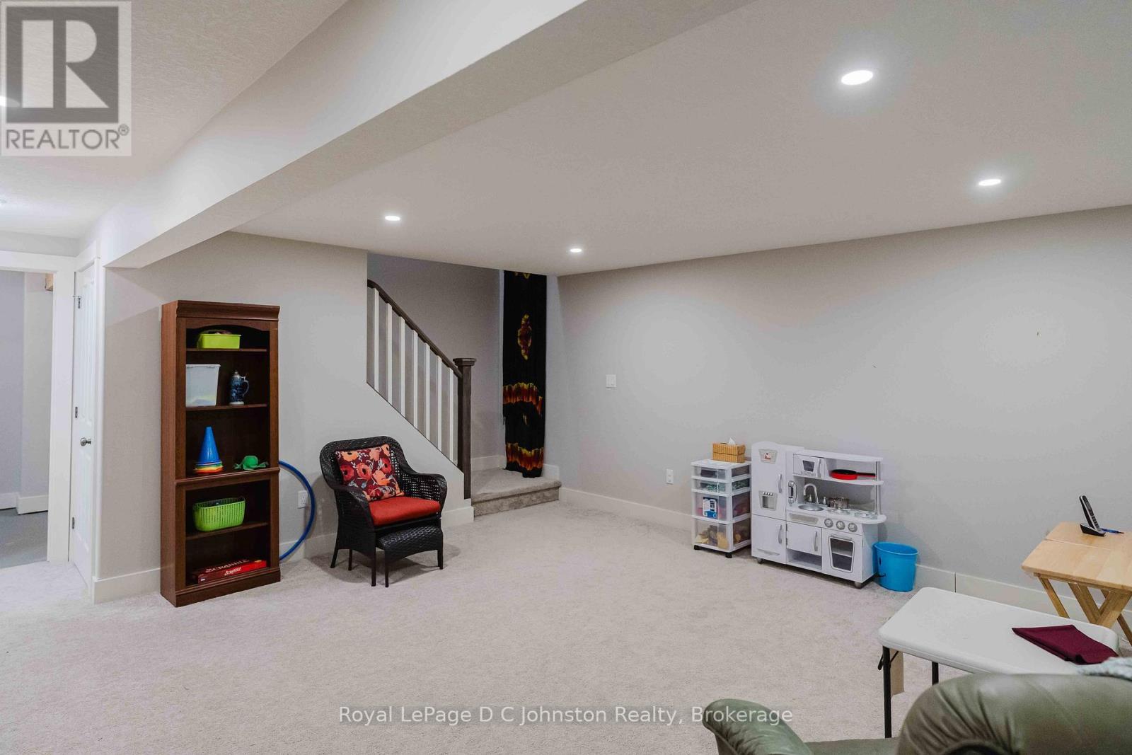 












315 STICKEL STREET

,
Saugeen Shores,




Ontario
N0H2C1

