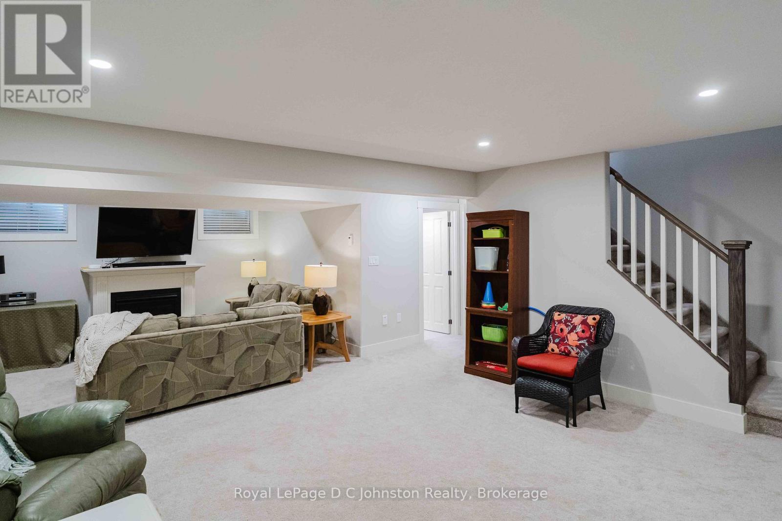 












315 STICKEL STREET

,
Saugeen Shores,




Ontario
N0H2C1

