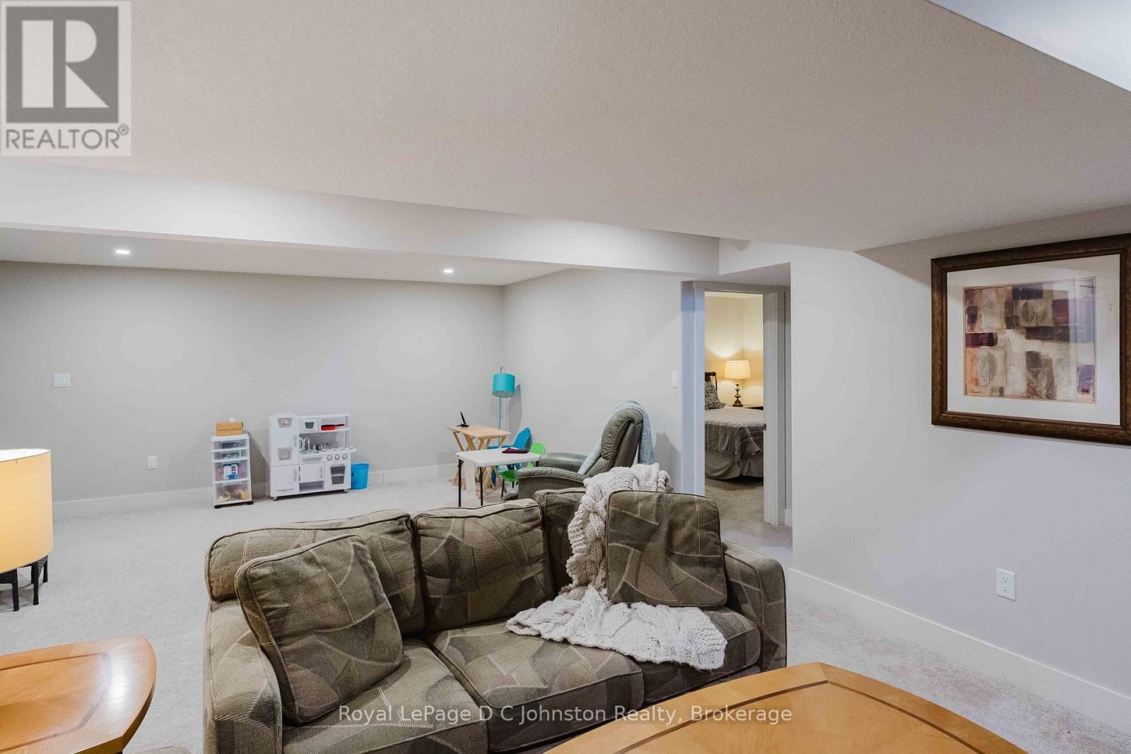 












315 STICKEL STREET

,
Saugeen Shores,




Ontario
N0H2C1

