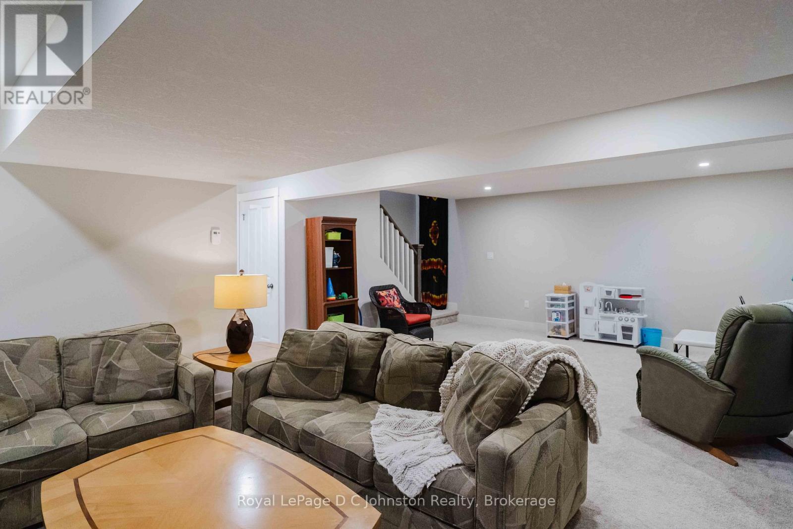 












315 STICKEL STREET

,
Saugeen Shores,




Ontario
N0H2C1

