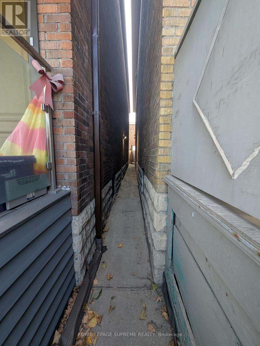 












LOWER - 2132 DUNDAS STREET

,
Toronto,




Ontario
M6R1X2

