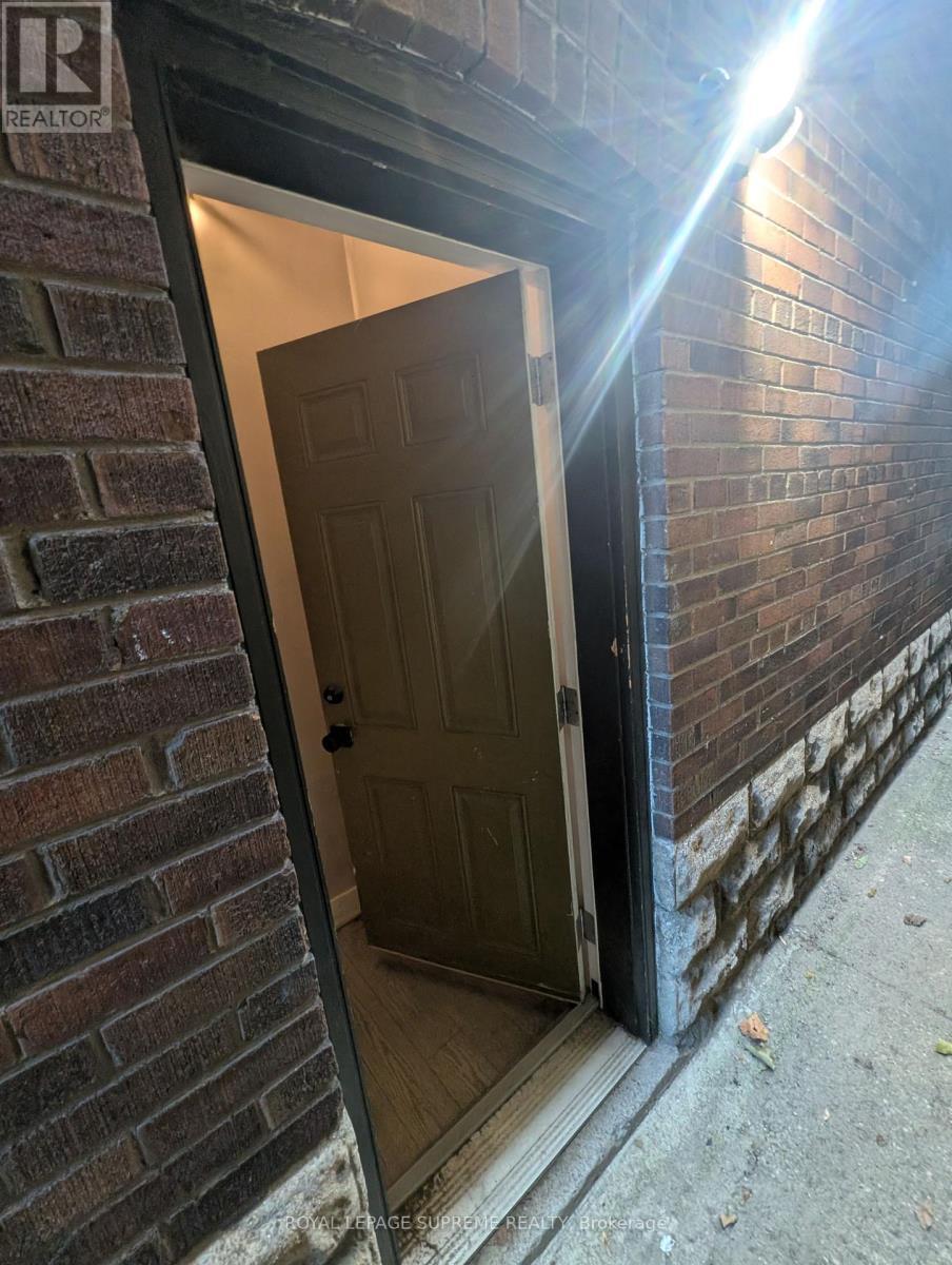 












LOWER - 2132 DUNDAS STREET

,
Toronto,




Ontario
M6R1X2

