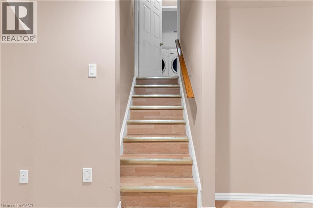 












10 DAVIDSON Boulevard Unit# 1

,
Dundas,




Ontario
L9H7N9

