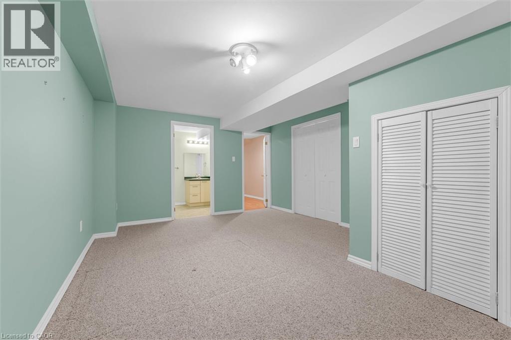 












10 DAVIDSON Boulevard Unit# 1

,
Dundas,




Ontario
L9H7N9

