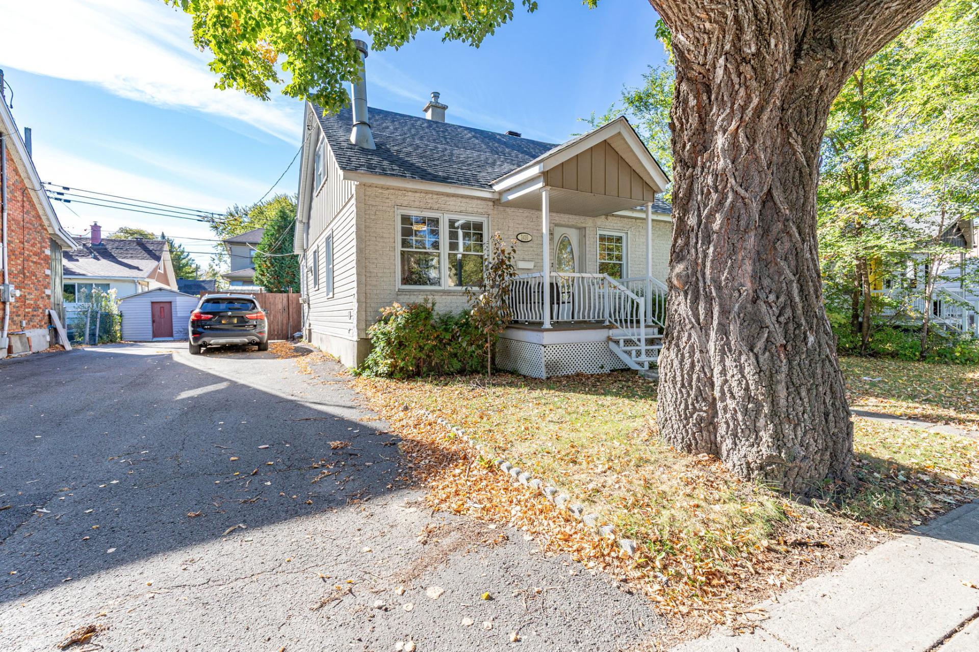 









1410


Rue Jolicoeur

,
Montréal (Le Sud-Ouest),




QC
H4E1W7

