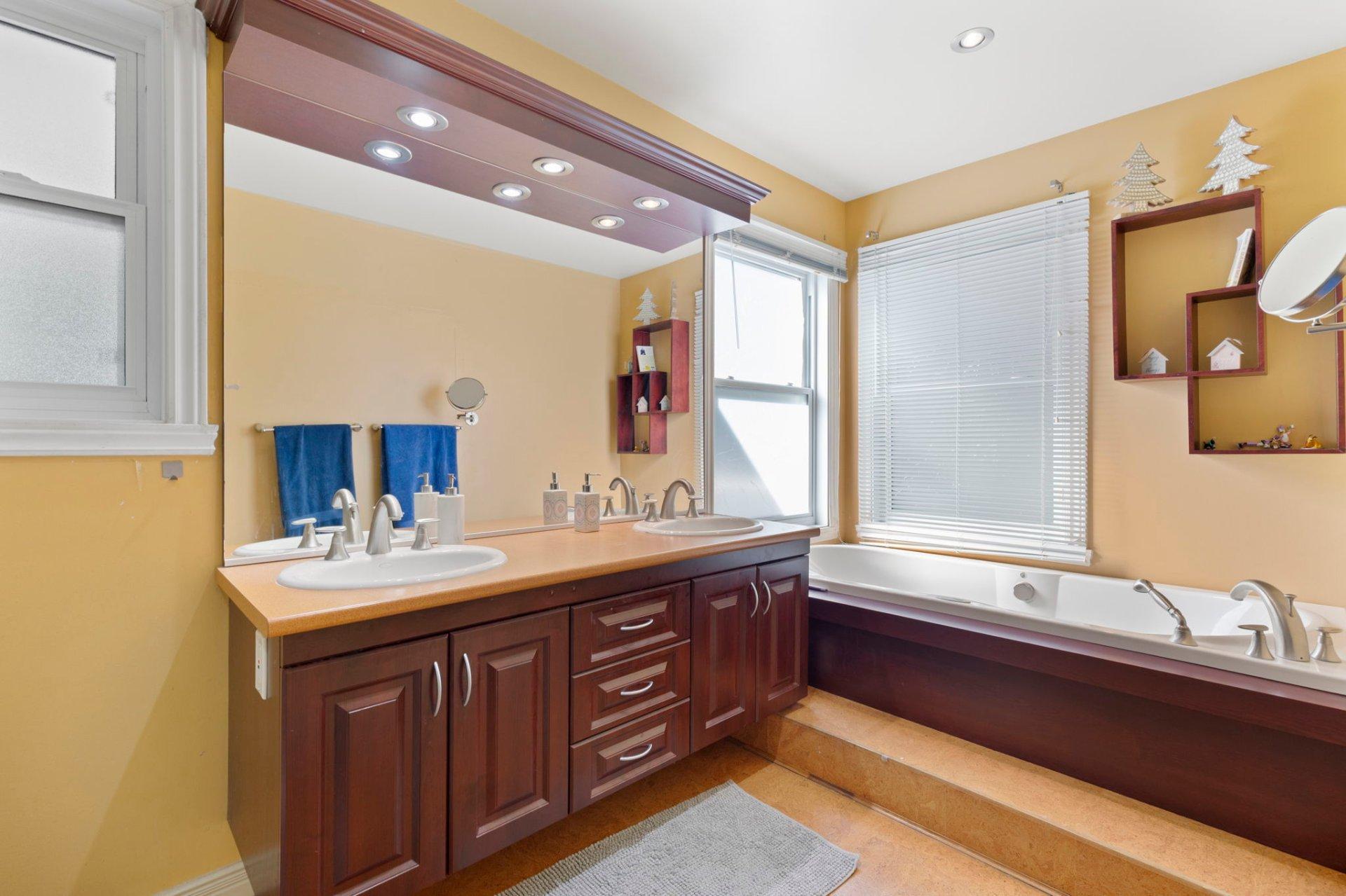 









1410


Rue Jolicoeur

,
Montréal (Le Sud-Ouest),




QC
H4E1W7

