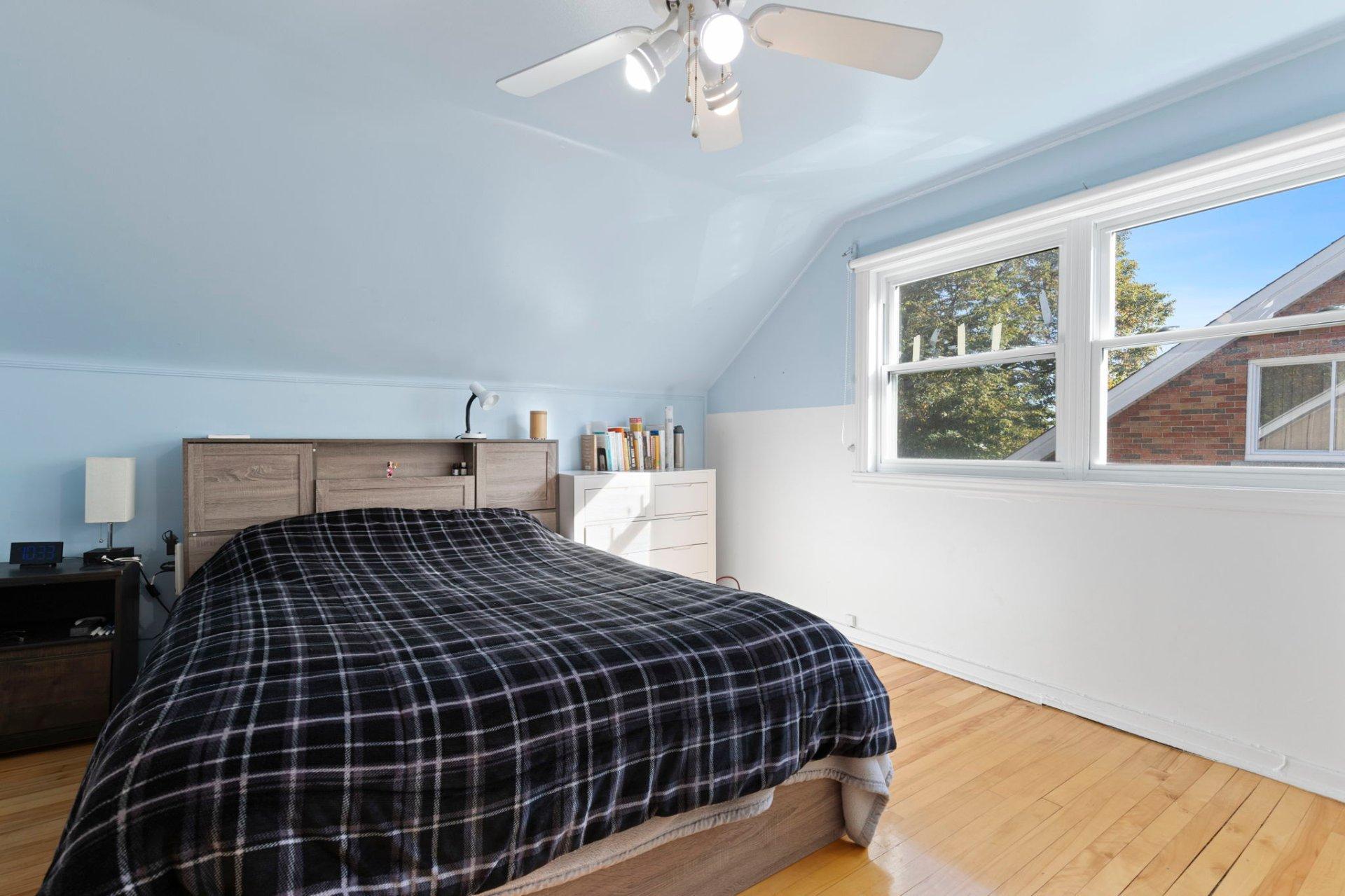 









1410


Rue Jolicoeur

,
Montréal (Le Sud-Ouest),




QC
H4E1W7

