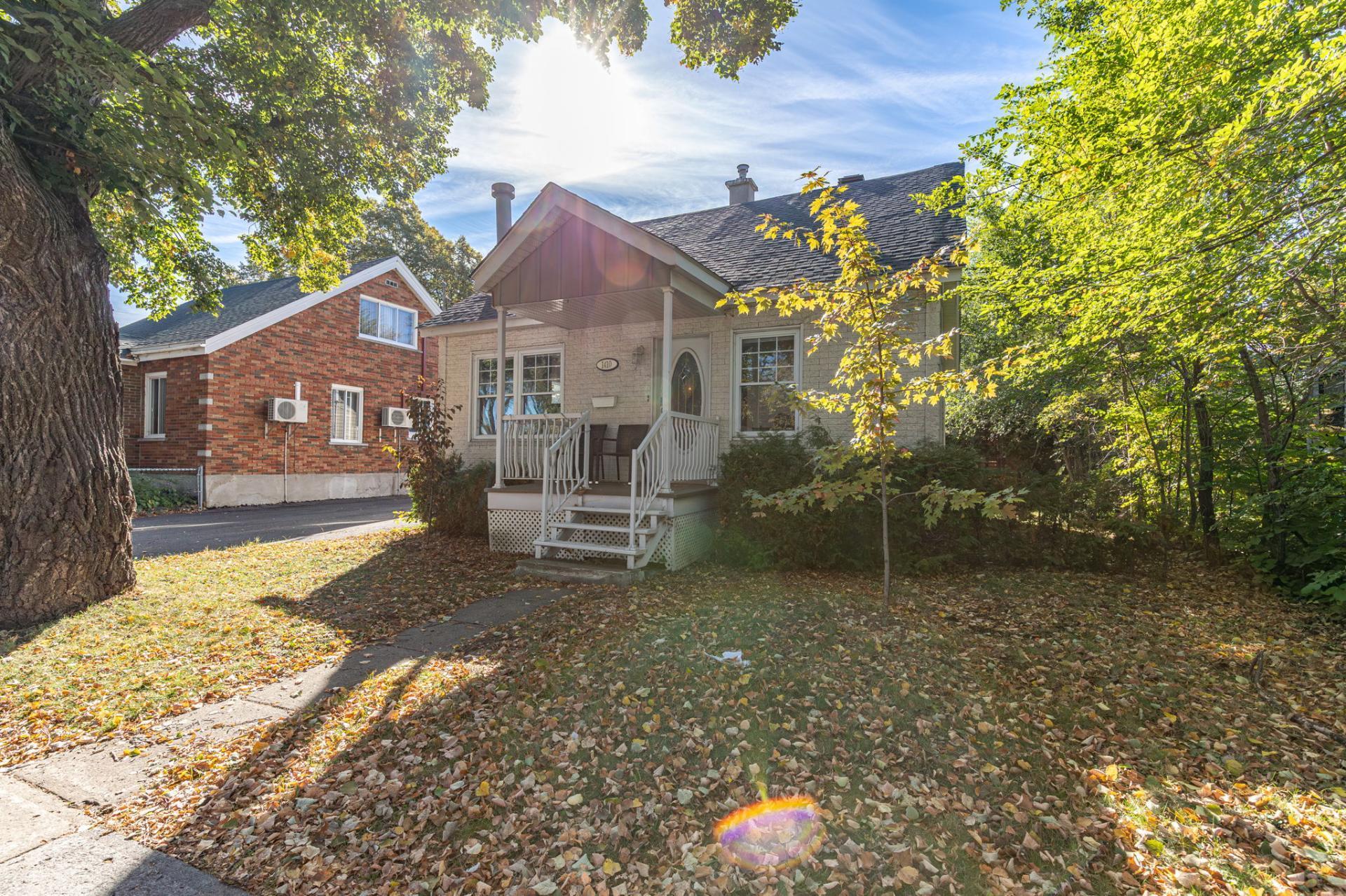 









1410


Rue Jolicoeur

,
Montréal (Le Sud-Ouest),




QC
H4E1W7

