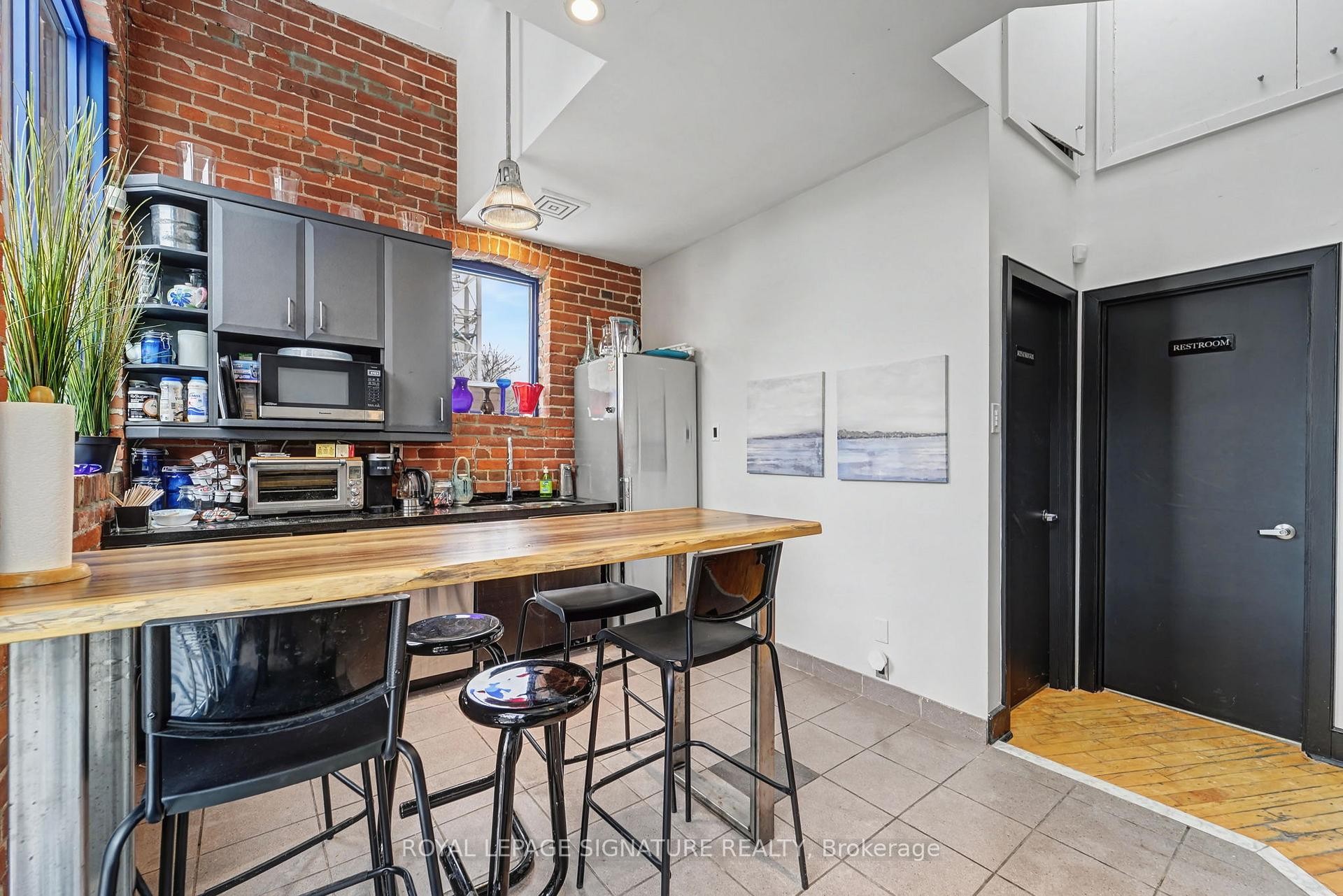 









259


Danforth

Avenue, Office A,
Toronto,




ON
M4K 2X4

