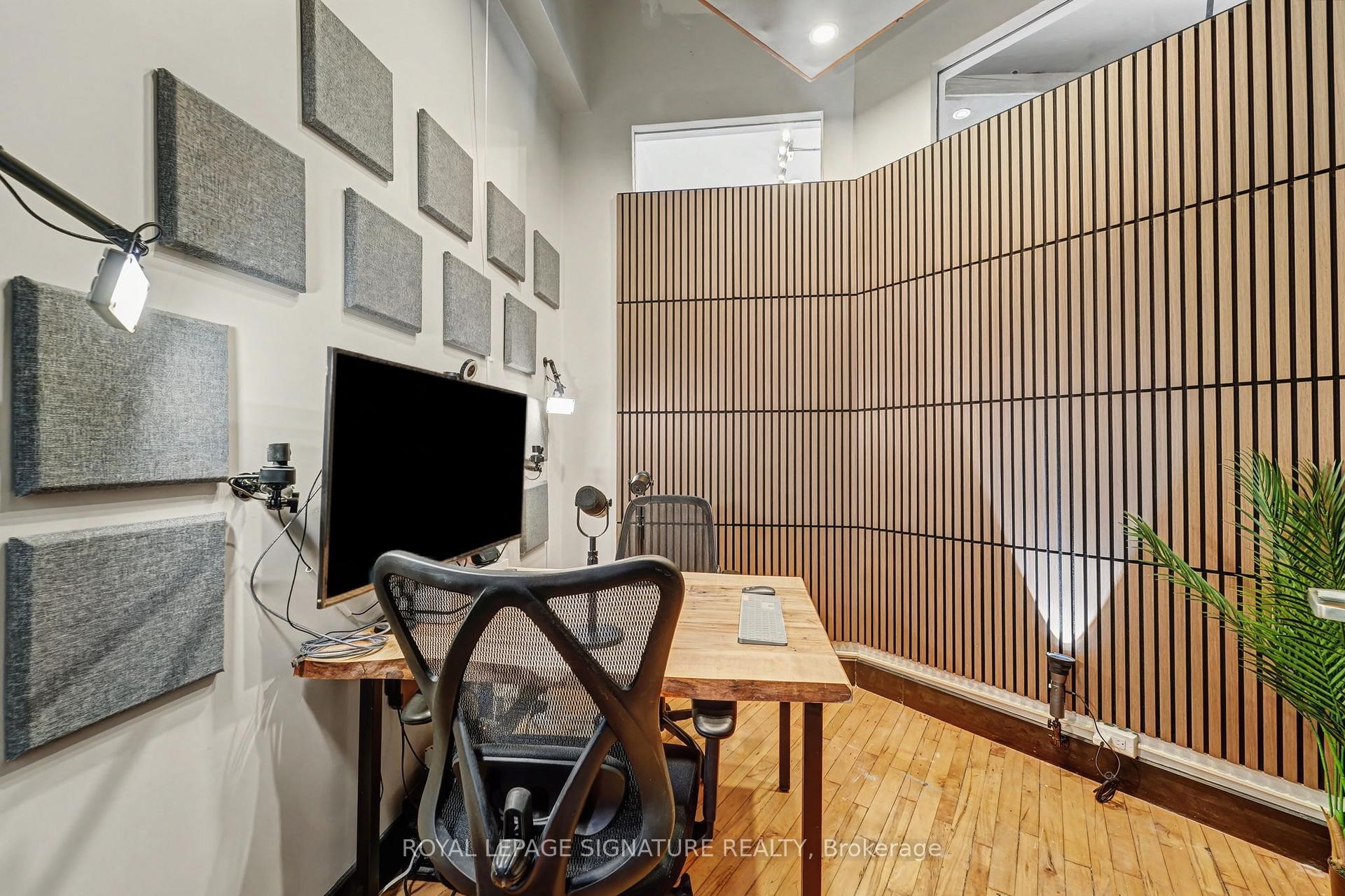 









259


Danforth

Avenue, Office A,
Toronto,




ON
M4K 2X4

