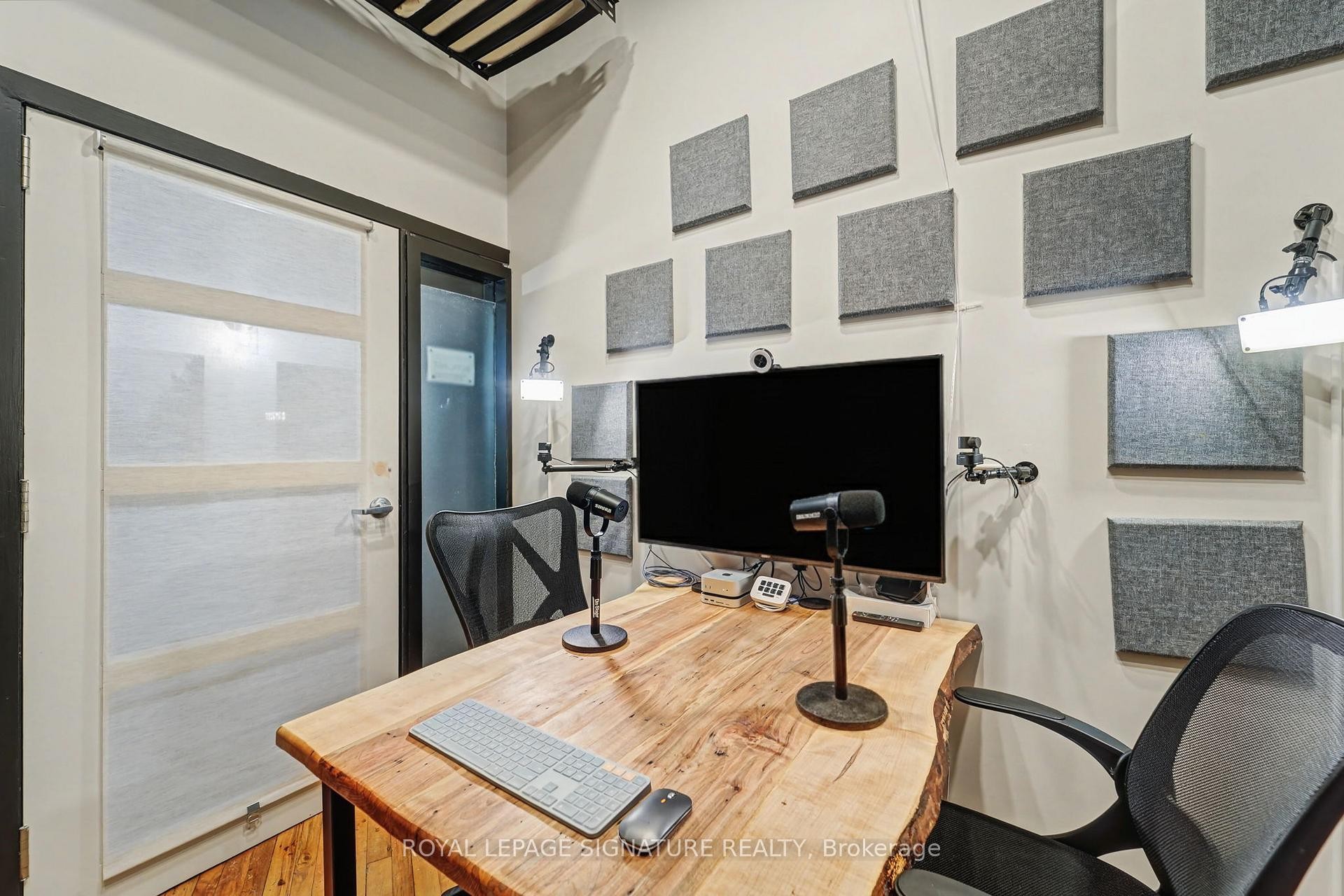 









259


Danforth

Avenue, Office A,
Toronto,




ON
M4K 2X4

