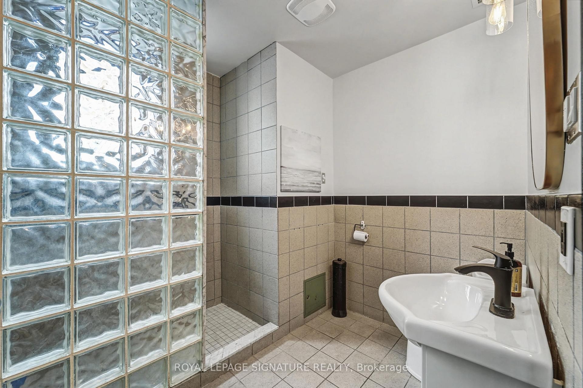 









259


Danforth

Avenue, Office A,
Toronto,




ON
M4K 2X4

