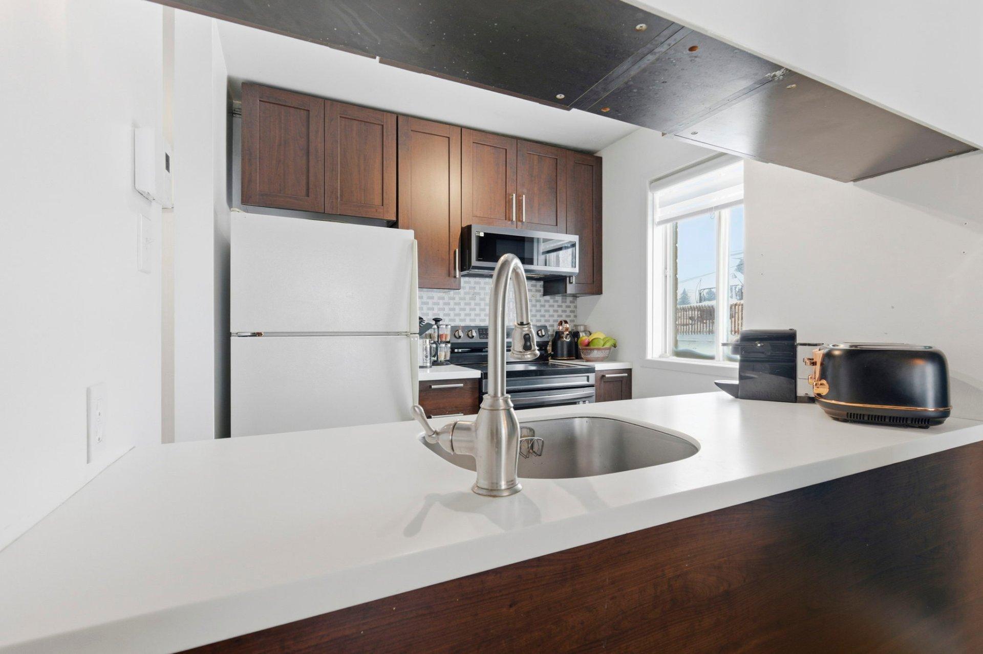 









142


Rue Lafrance O.

, 202,
Saint-Basile-le-Grand,




QC
J6N1P8


