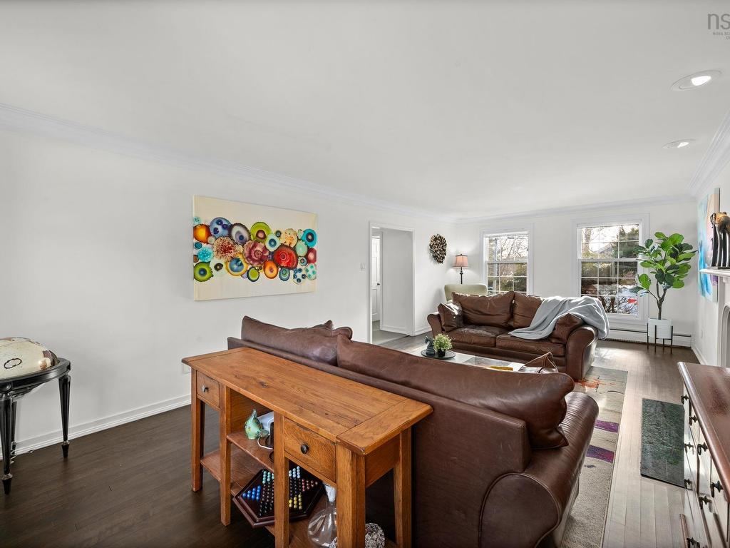 












523 Francklyn Street

,
Halifax,




NS
B3H 3B2

