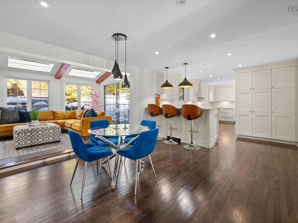 












523 Francklyn Street

,
Halifax,




NS
B3H 3B2

