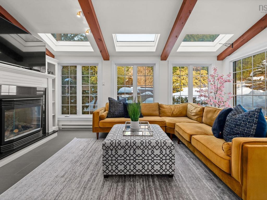 












523 Francklyn Street

,
Halifax,




NS
B3H 3B2

