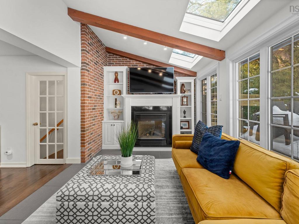 












523 Francklyn Street

,
Halifax,




NS
B3H 3B2

