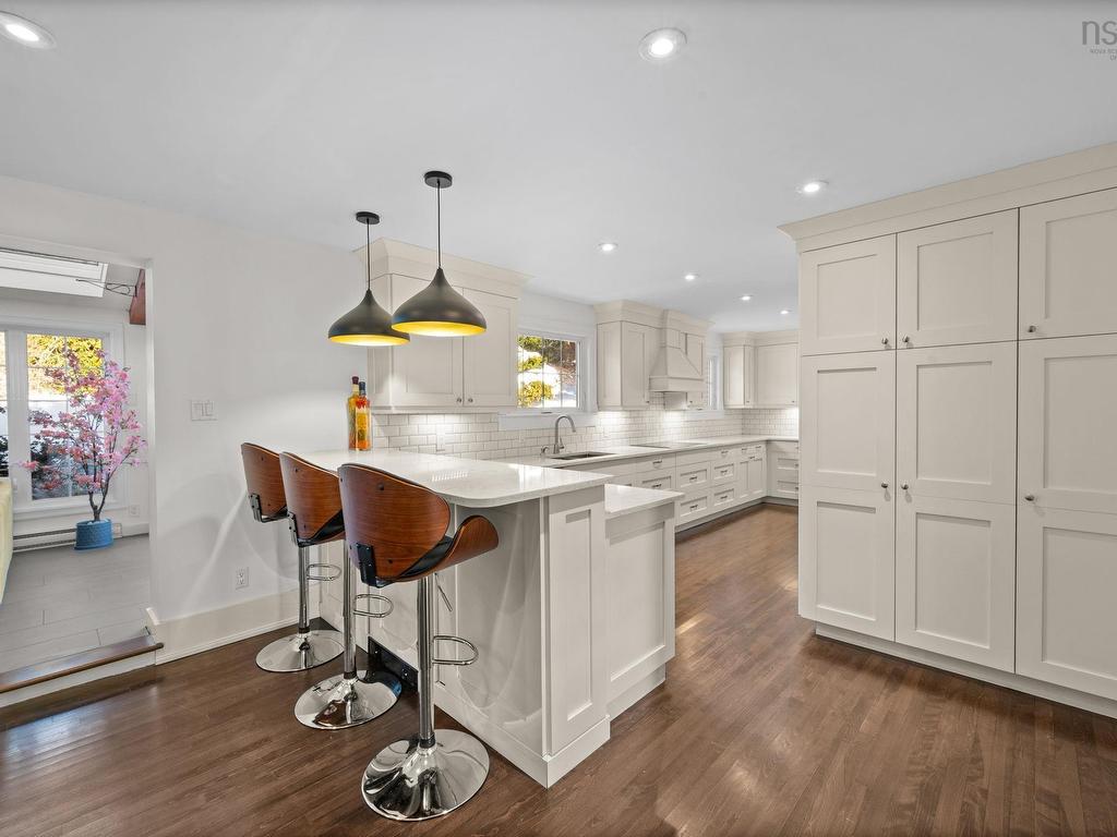 












523 Francklyn Street

,
Halifax,




NS
B3H 3B2

