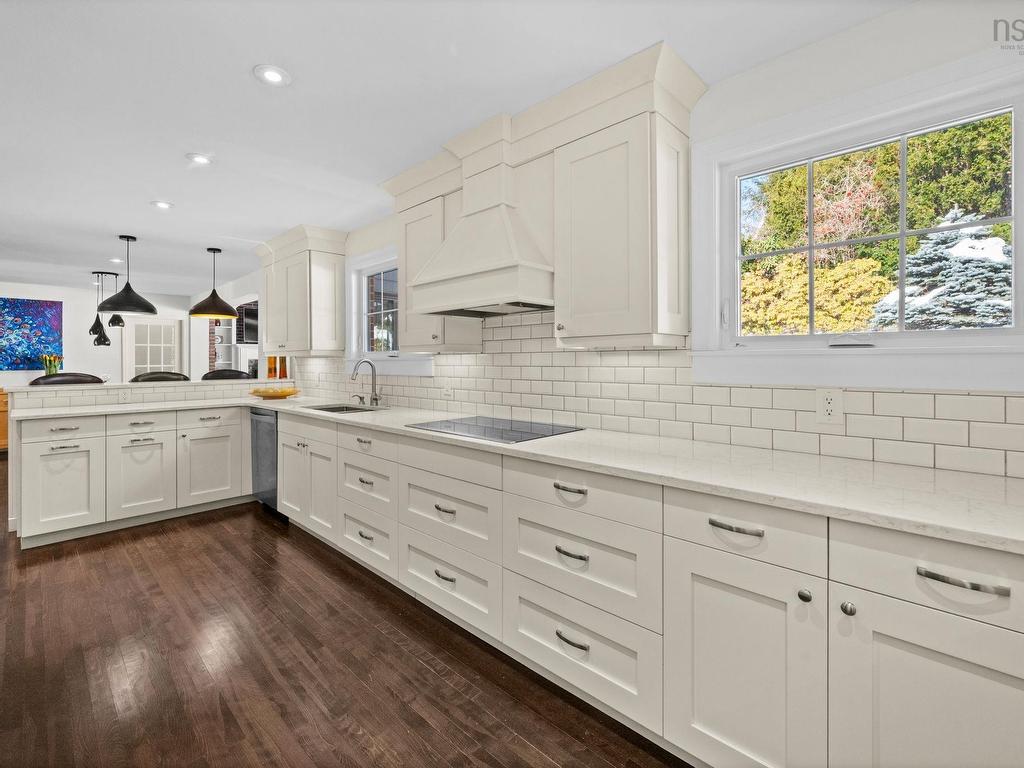 












523 Francklyn Street

,
Halifax,




NS
B3H 3B2

