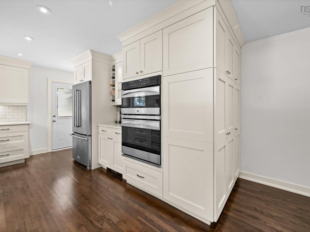 












523 Francklyn Street

,
Halifax,




NS
B3H 3B2

