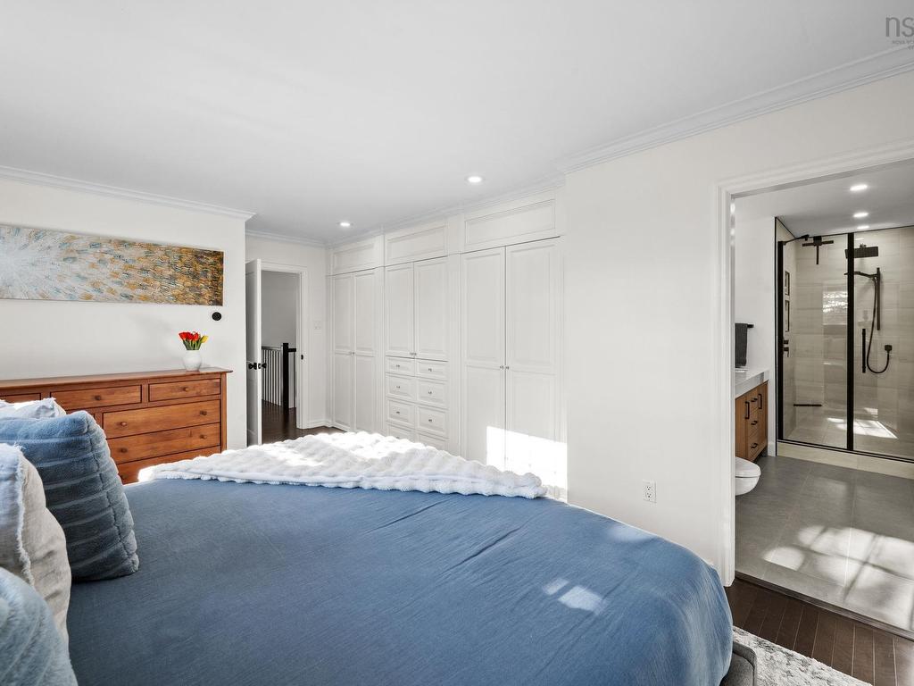 












523 Francklyn Street

,
Halifax,




NS
B3H 3B2

