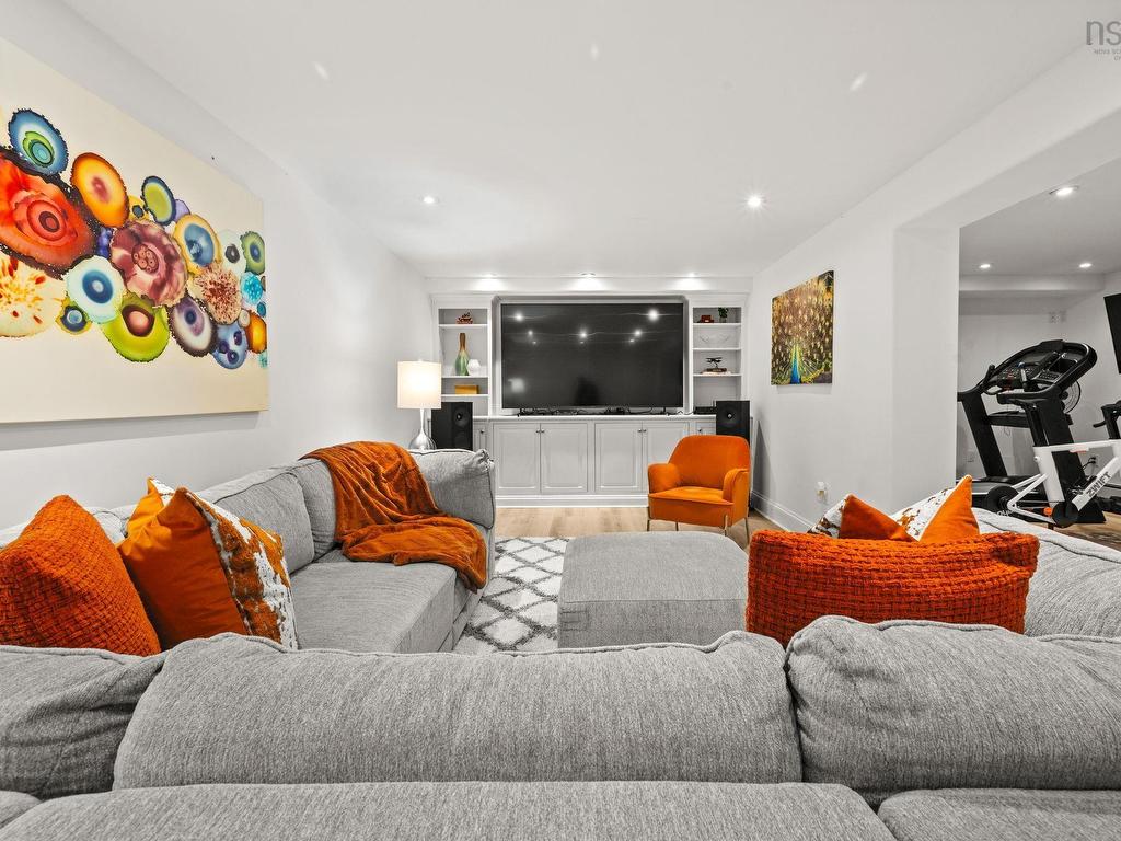 












523 Francklyn Street

,
Halifax,




NS
B3H 3B2

