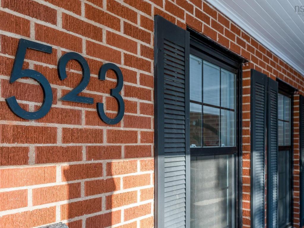 












523 Francklyn Street

,
Halifax,




NS
B3H 3B2

