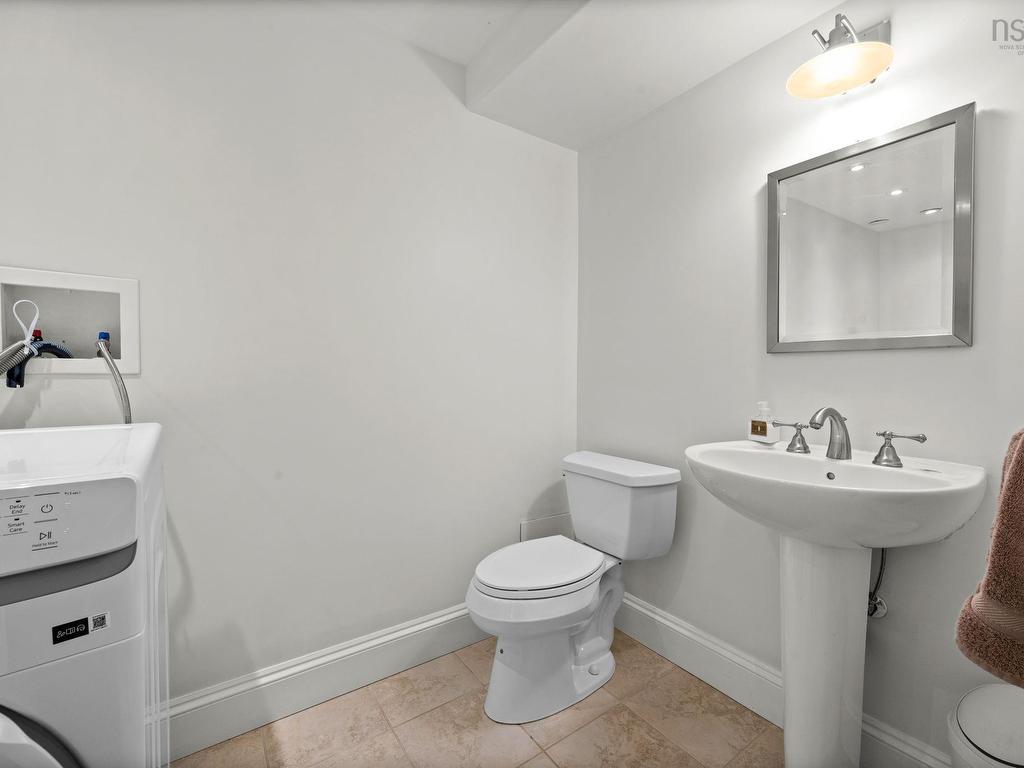 












523 Francklyn Street

,
Halifax,




NS
B3H 3B2

