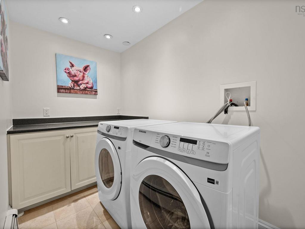 












523 Francklyn Street

,
Halifax,




NS
B3H 3B2

