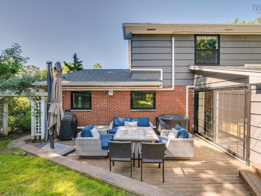 












523 Francklyn Street

,
Halifax,




NS
B3H 3B2

