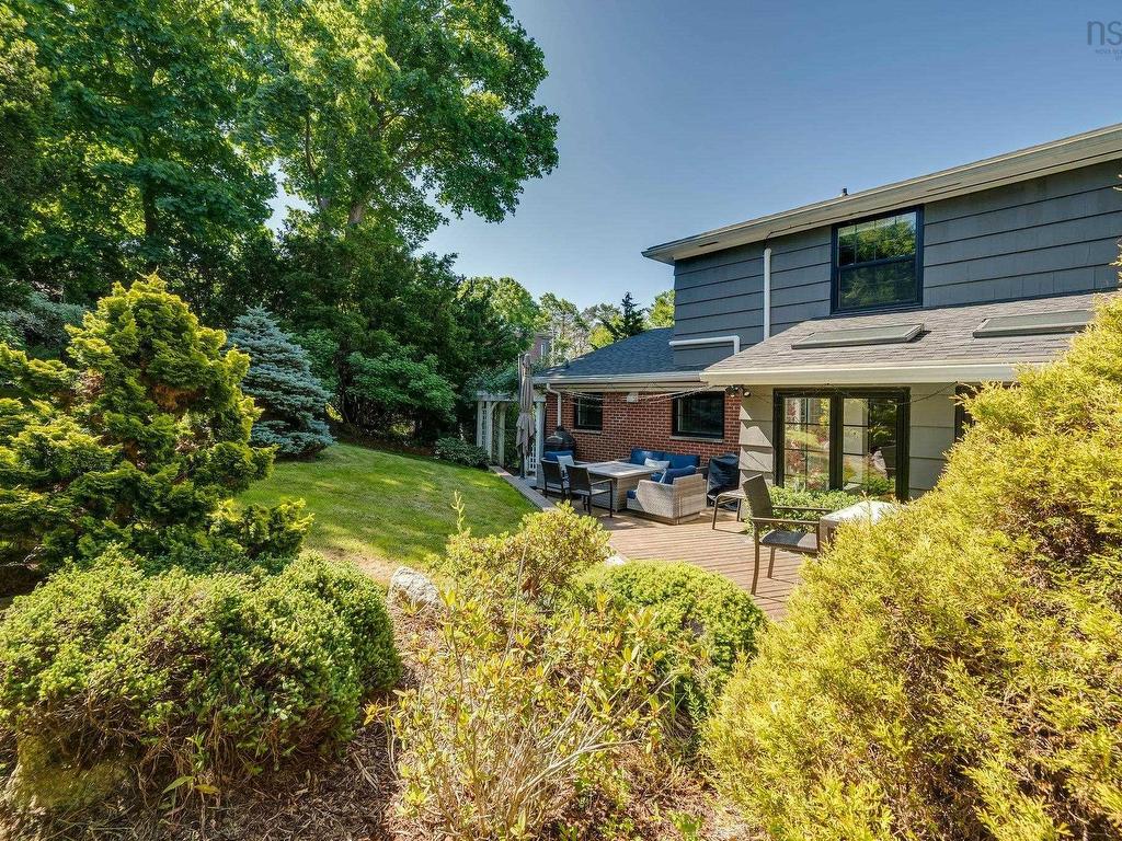 












523 Francklyn Street

,
Halifax,




NS
B3H 3B2

