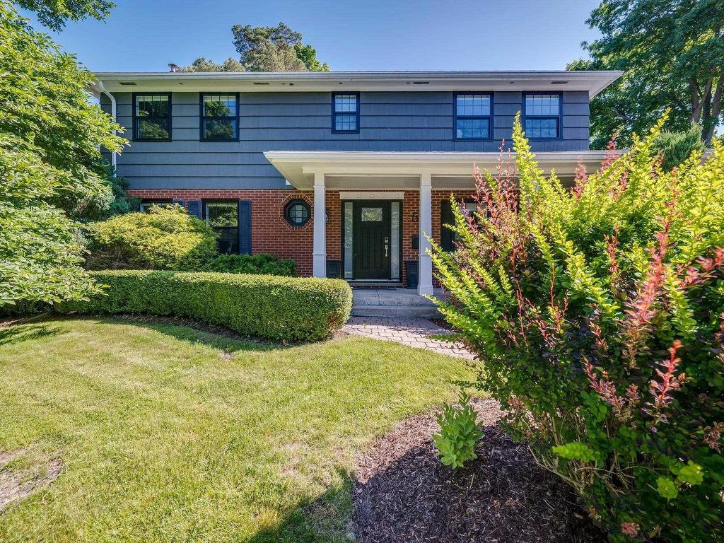 












523 Francklyn Street

,
Halifax,




NS
B3H 3B2

